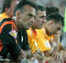 Contra dezbina Generatia de Aur