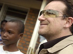 Bono a strans 42,5 milioane de dolari in beneficiul bolnavilor de SIDA