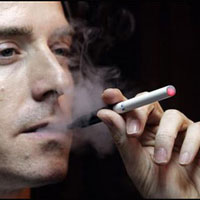 Tigara electronica - aceeasi experienta a fumatului, dar fara risc de cancer