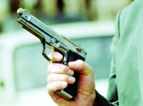 Un profesor din Craiova a impuscat un elev in timpul orelor