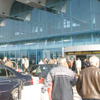 Tariceanu se opune inchiderii aeroporturilor Otopeni si Baneasa pe perioada summitului