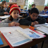 Se scumpesc manualele scolare. Editurile cu preturi mici, scoase de la licitatie