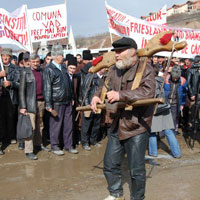 Marii procesatori le-au dat cu tifla fermierilor, care cer dublarea pretului la lapte