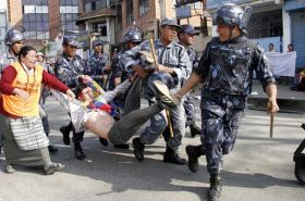 Cel putin 7 tibetani au murit duminica in timpul manifestatiilor din Sichuan
