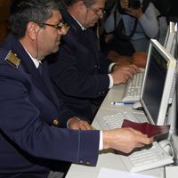 Pasapoartele biometrice, conditie pentru eliminarea vizelor SUA, ar putea fi emise in iulie