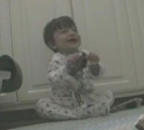 Un bebelus care rade in hohote a castigat la categoria Adorable pe YouTube