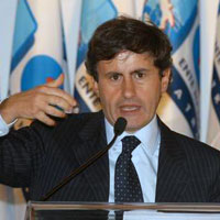 ?Eliberatorul Romei? - Gianni Alemanno. Noul primar vrea sa rada taberele de imigranti