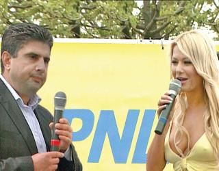 Liberalul Andrei Mladin a intrat in cursa pentru Primaria Jilava cu Simona Sensual si trupa Sexxy