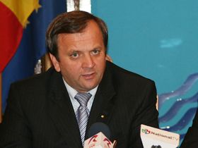 Flutur a reluat sloganul folosit in campania Aliantei D.A. din 2004: 