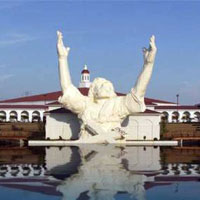 Un film raspandit ca un virus ataca bazele crestinismului. Autorul Zeitgeist pregateste seria a doua