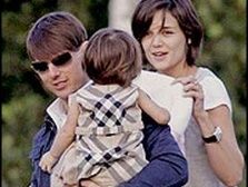 Tom Cruise si Katie Holmes vor sa pozeze nud