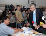 Orban a fost primul dintre candidati care a mers la urne. Oprescu a votat pe listele suplimentare. Blaga: Ajung cu siguranta in turul doi