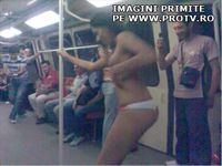 Striptease in metrou, ultima moda in materie de cersit! - VIDEO