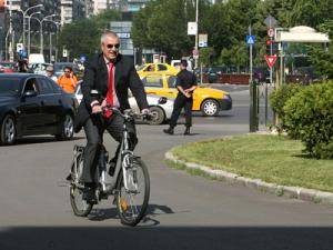 Tariceanu merge la Guvern pe bicicleta, de Ziua Mediului
