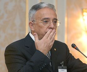 Guvernatorul Mugur Isarescu prevede o mica apocalipsa economica