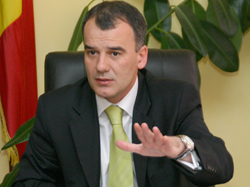 Prefectul Ion Popa doreste examen la calculator pentru obtinerea permisului de conducere