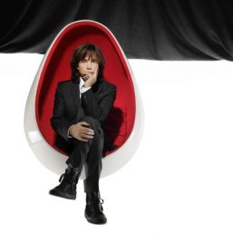 Jean Michel Jarre aduce 