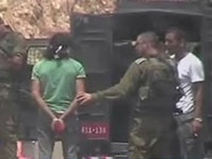 Imagini cu un militar israelian in timp ce impusca un palestinian - VIDEO