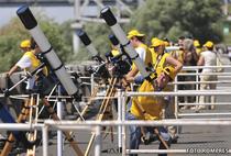 Eclipsa partiala de soare a fost vizibila, timp de aproape doua ore, din toate orasele Romaniei - VIDEO