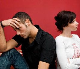 Sase adevaruri care pot distruge o relatie. Urmarirea partenerului la munca sau pe strada, o forma de paranoia