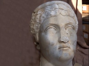 Capul din marmura al statuii unei imparatese romane, descoperit in Turcia