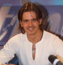 Mihai Petre muta femeile de la Apaca pentru a-si face scoala de dans