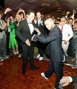 Catalin Maruta a cantat si a dansat break-dance pentru a-si recupera mireasa