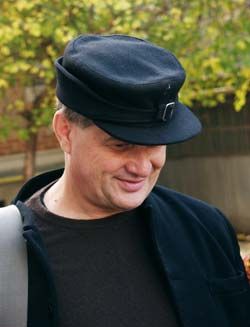 Mircea Dinescu amenintat cu puscaria de biserica