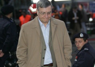 Mircea Sandu, talharit pe aeroport!