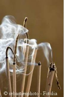 Betisoarele parfumate cresc riscul de cancer al cailor respiratorii