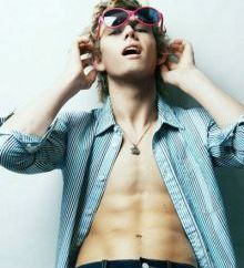 La doar 18 ani, Alex Pettyfer este considerat Brad Pitt al britanicilor