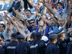 Suporterii Universitatii Craiova, opriti de Jandarmerie la iesirea de pe A1