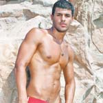 Stripperul Hamude se apuca de cantat