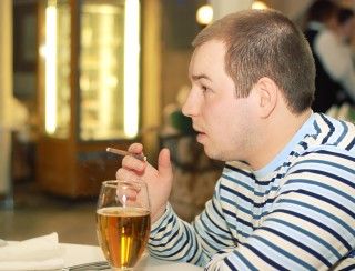 Romanii au fumat si au baut un miliard de euro in sase luni