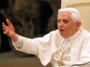 Basescu intentioneaza sa-l invite pe Papa Benedict in Romania, in 2009