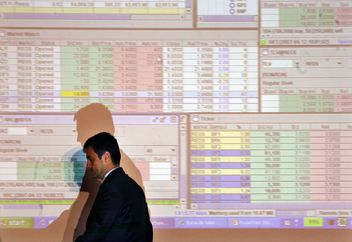 Raiffeisen Centrobank Viena si Credit Europe Bank au fost admise ca intermediari pe BVB