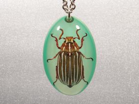 Pandantivele-insectar, ultima moda in materie de bijuterii