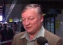 Maestrul de sah Anatoli Karpov va juca in Romania cu 20 de adversari odata