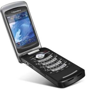 Research In Motion prezinta primul BlackBerry de tip clamshell