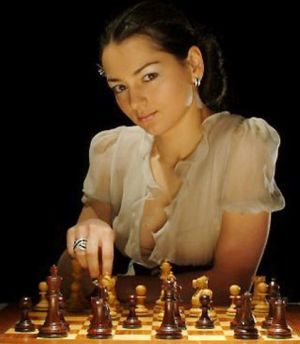 Fotomodelul Alexandra Kosteniuc a fost incoronata Regina Sahului