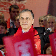 O noua gogoasa electorala: Geoana promite romanilor din strainatate 20.000 de euro daca se intorc in Romania