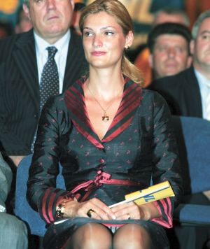 PNL-ista Ramona Manescu si-a incitat colegii de partid cu chiloteii in dungi