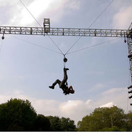 David Blaine a stat suspendat 60 de ore, stabilind un nou record