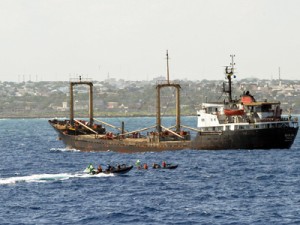 Nava cu 19 marinari romani la bord, capturata de pirati in largul coastelor somaleze