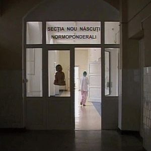 Basescu: Femeile trebuie incurajate sa nasca cel putin cate doi copii