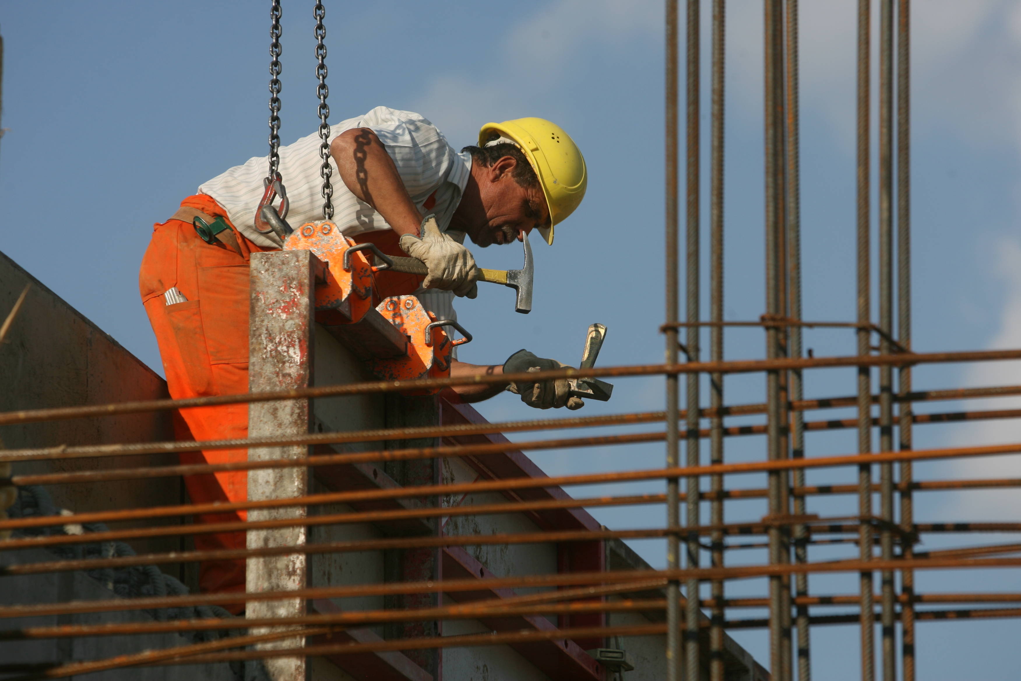 Angajam calificati si necalificati in constructi