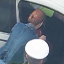 Doi politisti de la Rutiera au fost filmati de un amator, in timp ce primeau mita - VIDEO