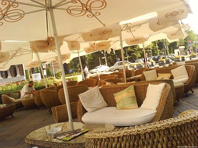 Joburi in cafenele si terase din strainatate