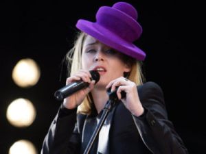 Roisin Murphy, imbracata de designerul roman Rozalb de Mura