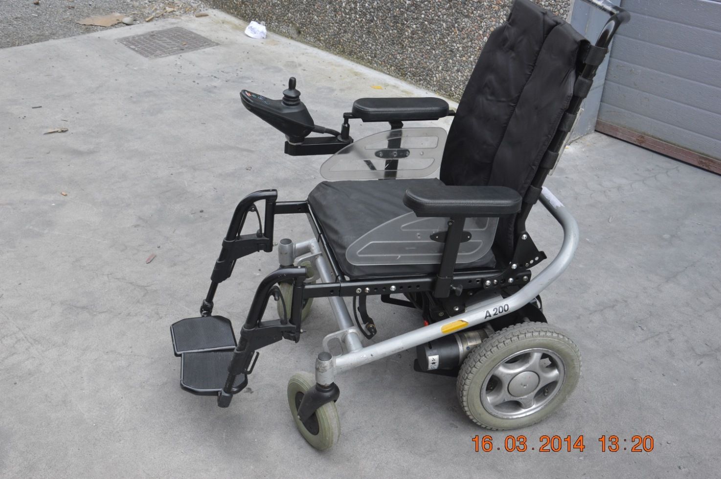 Carucior electric pliabil pentru disabili